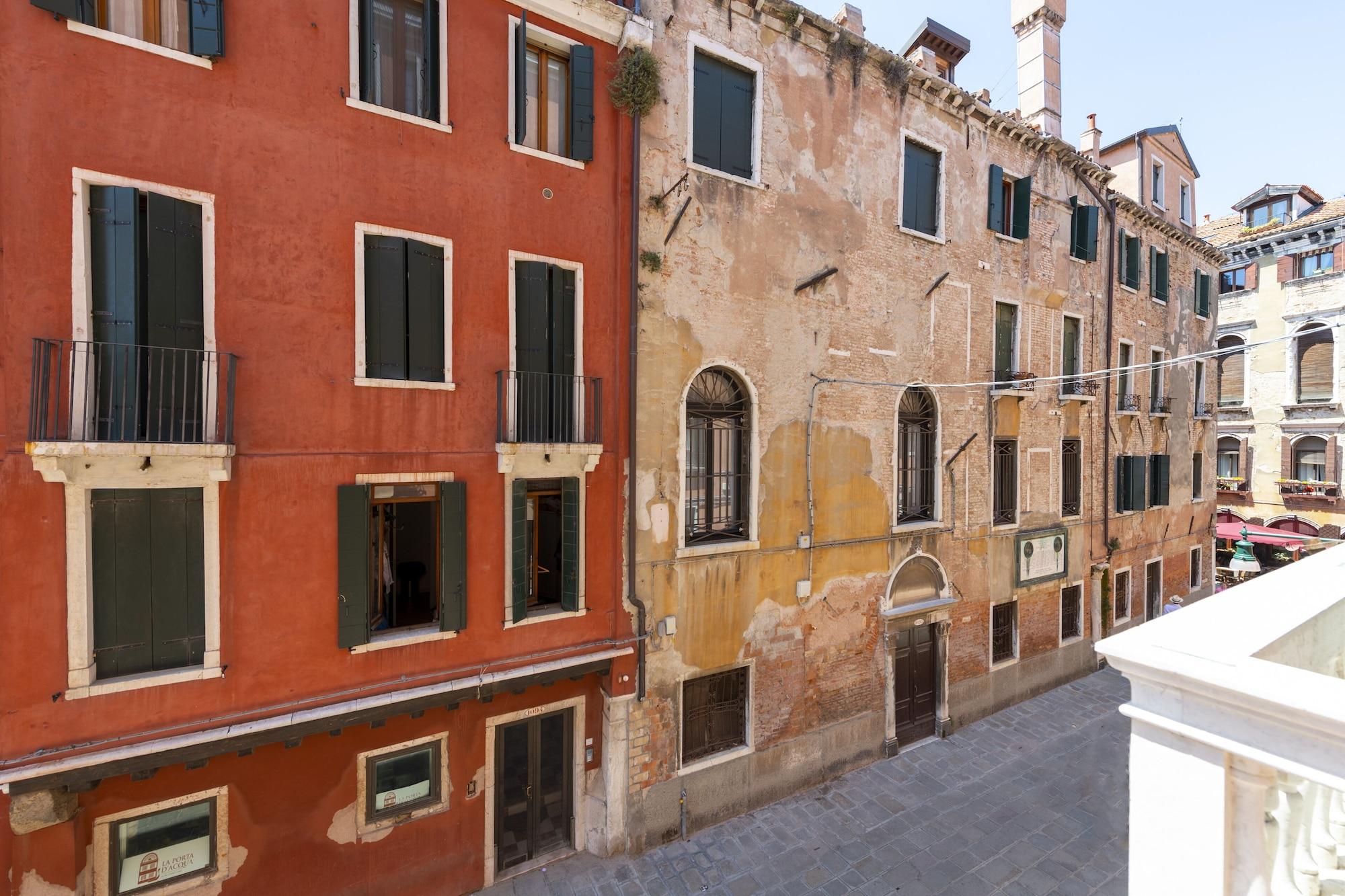 H10 Palazzo Canova Venice Exterior photo